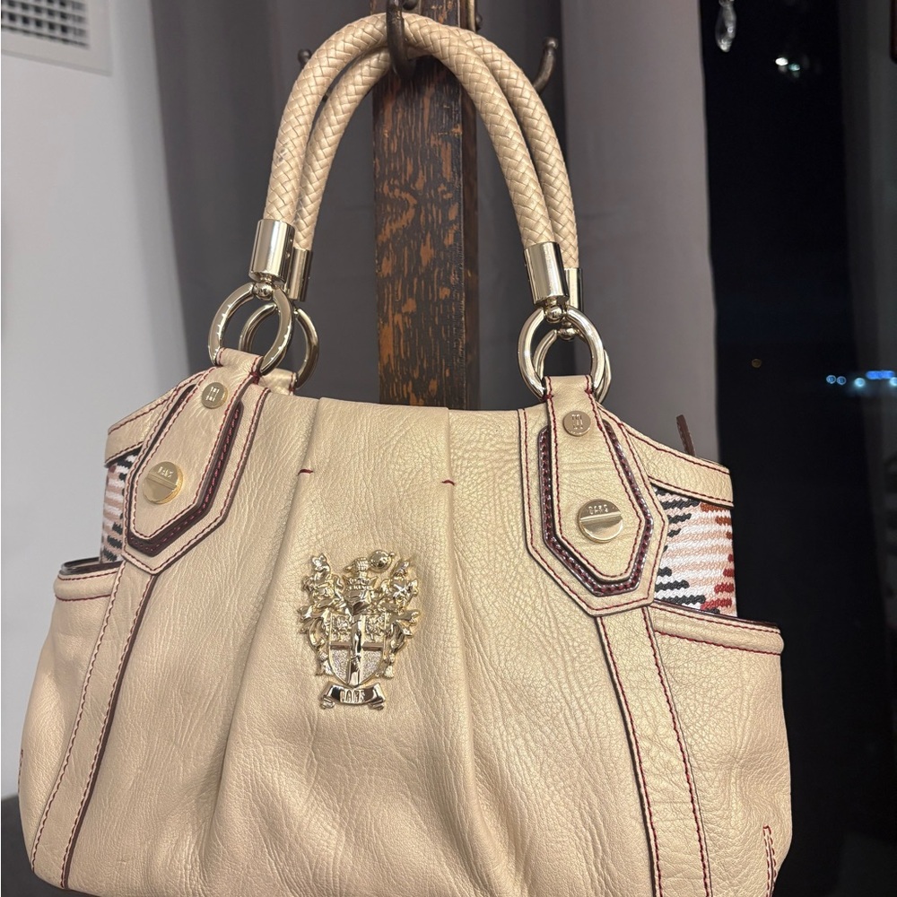 Chic Cream Shoulder Bag with Embroidered Detail